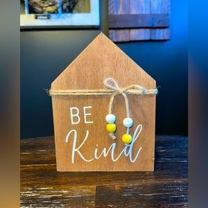 Be kind beaded sign